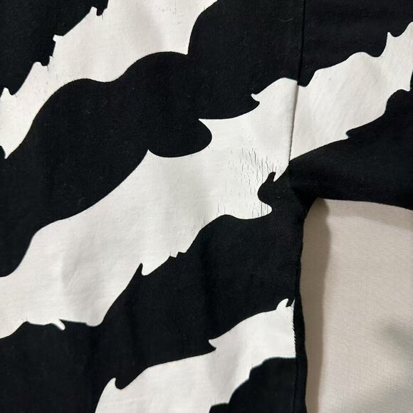 Sua Moment Claw Marks Graphic Black T-Shirt , Size XL - Picture 4 of 9